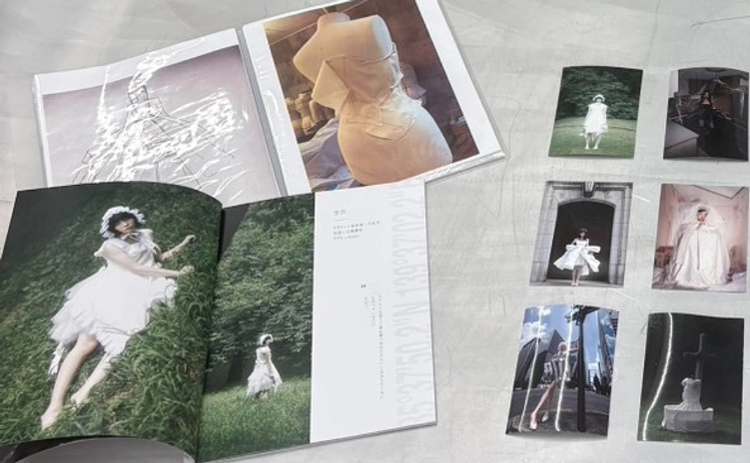 ショーへの招待・オリジナルステッカーの贈与・LOOKBOOKの贈与