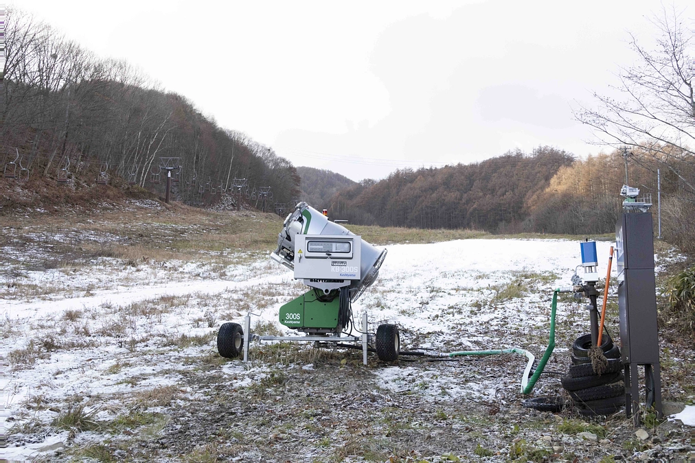 納車されたばかりのスノーマシン さっそく降雪を開始いたしました