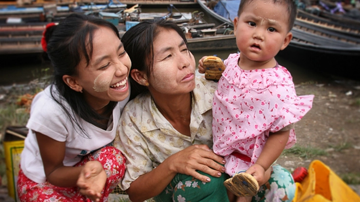「家族の絆」をテーマにミャンマーで家族写真撮影会を開催したい