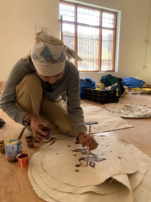 淺井裕介さんの制作現場より〜布の地上絵編〜