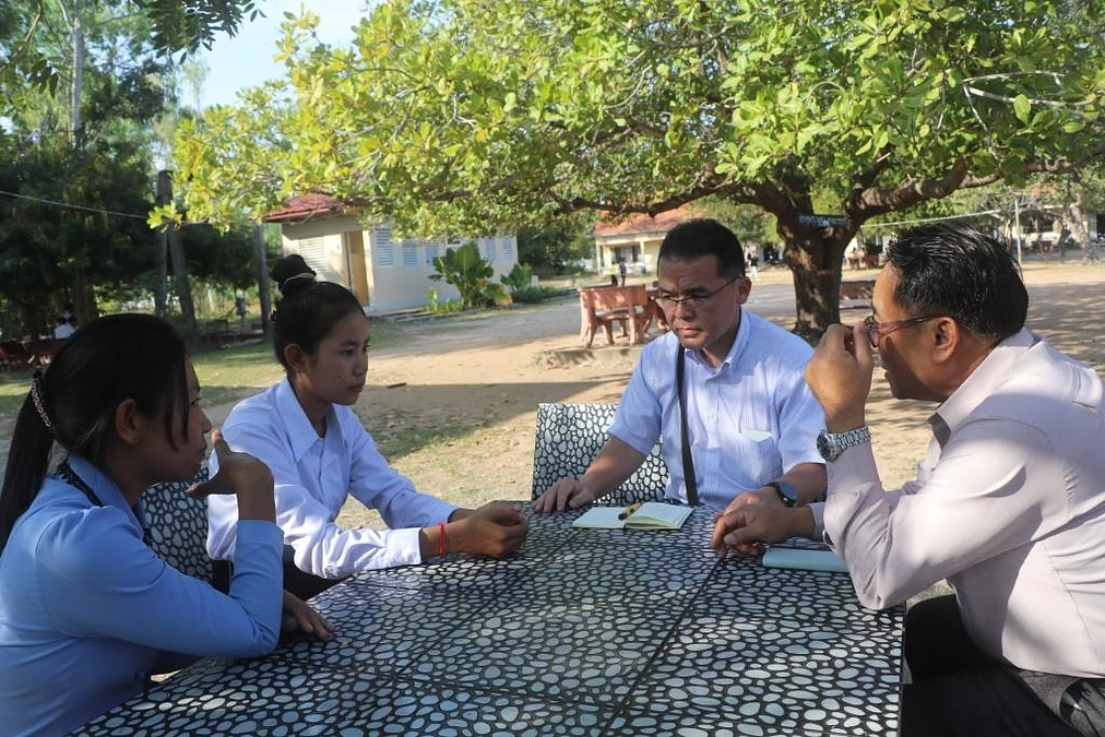 奨学生のニサちゃん、スレイ・ポブちゃん、スレイ・フォスちゃん