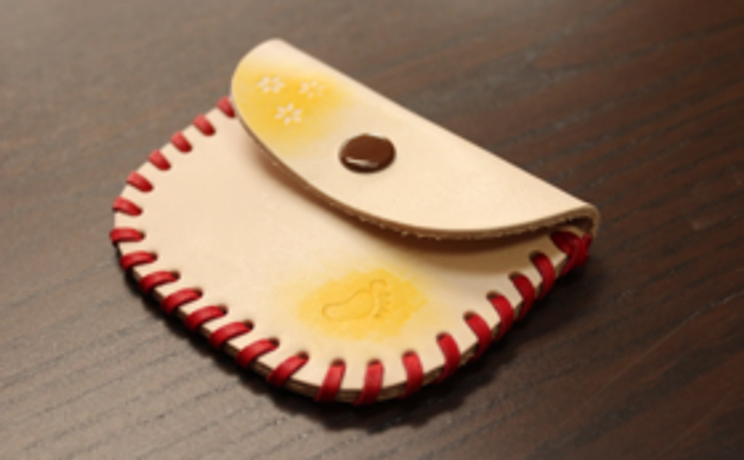 おじいちゃんおばあちゃんとの共作！魂のこもった「革製小銭入れ」をお届け