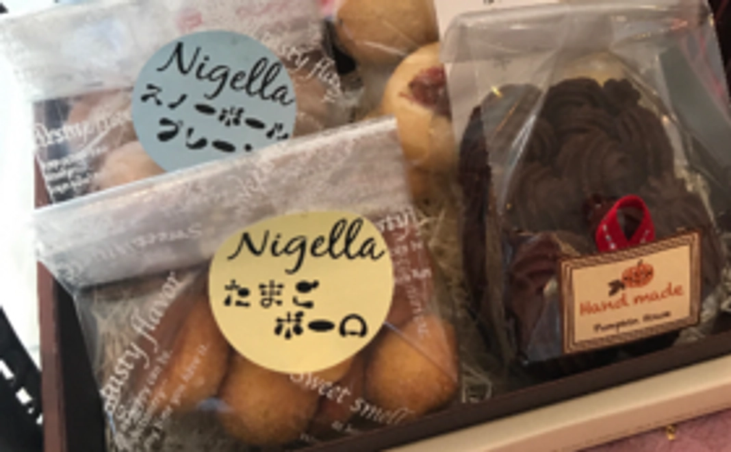 子供に笑顔を送るサポーター