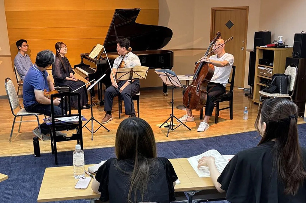 ピアニストを多彩な角度から「育てる」研修プログラム