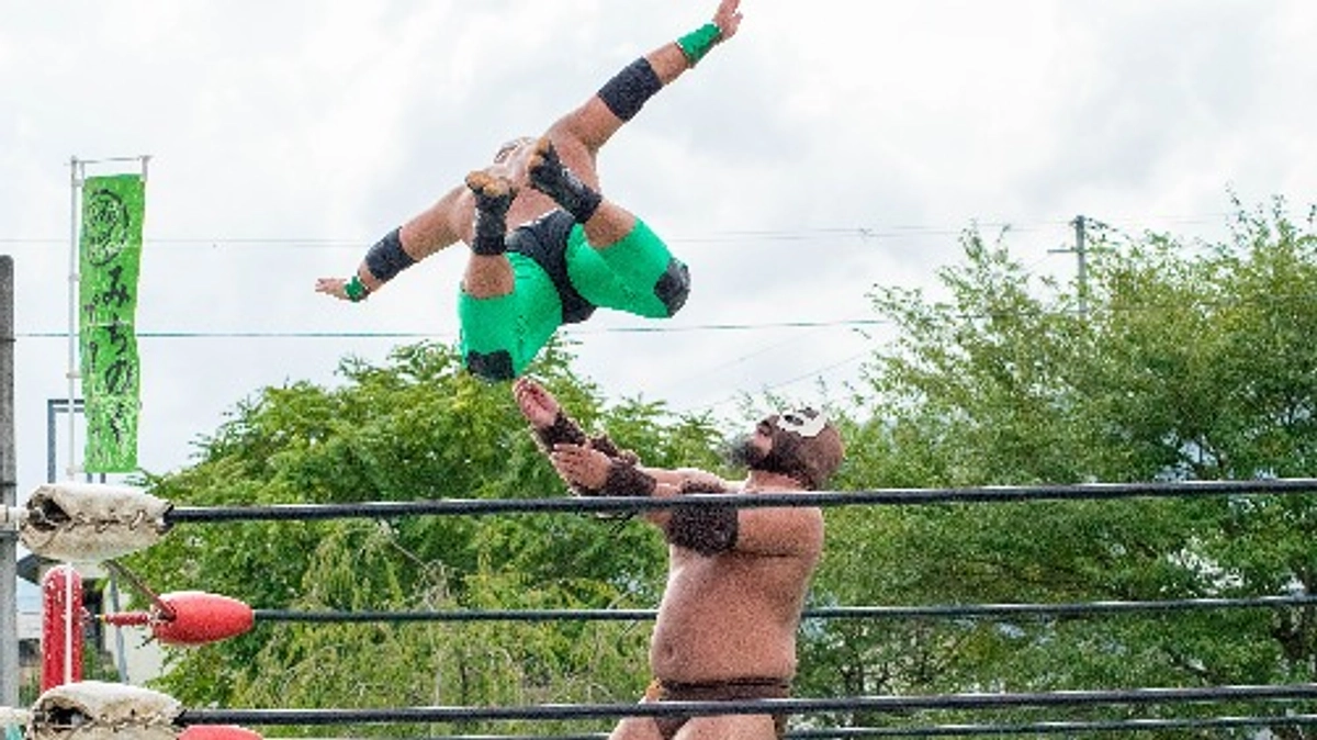 「ファイティングもっちぃTシャツ のはしたろうチャンピオンモデル」限定販売！