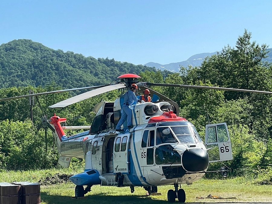 予定通りに資材が山頂へ！