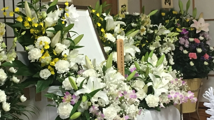 人とらしく最期を迎えてもらう為、『棺、骨箱』を無償で提供したい、