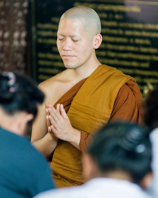 手渡しツアー訪問先のチェンマイワットプラタートドーイパーソム寺院