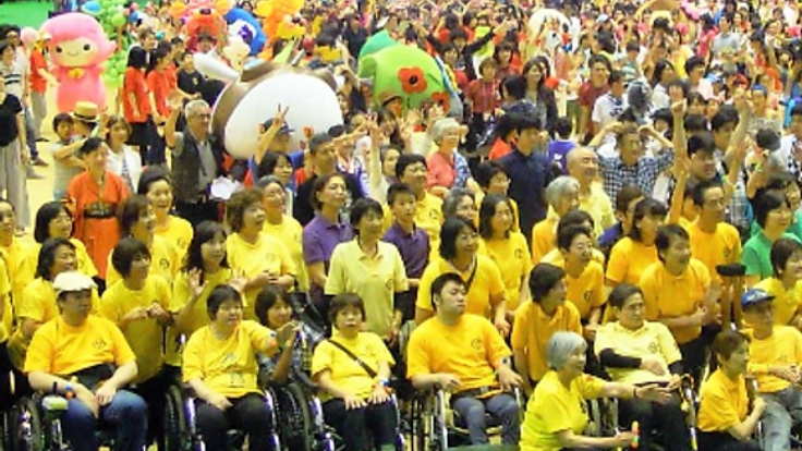 車椅子の全国大会参加者を、大型リフトバスで安全に運びたい。
