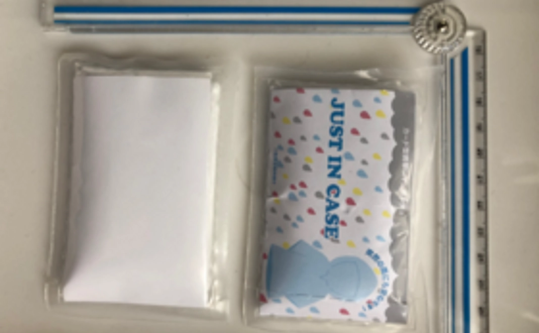 カードサイズレインポンチョを提供するリターン