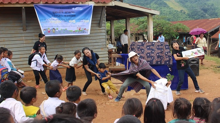 物語から夢を描く！ラオスの子どもたちにストーリーキャラバンを