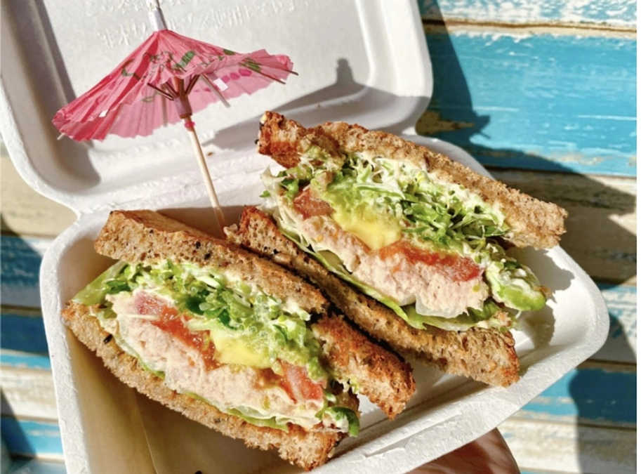  BIG WAVEスタッフ イチオシ！ハワイアンサンドウィッチ 🥪