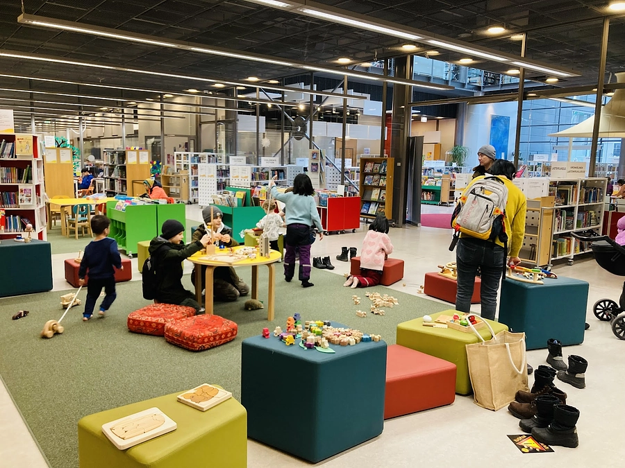 エスポーのレッパヴァーラにあるセッロ図書館でイベントを開催