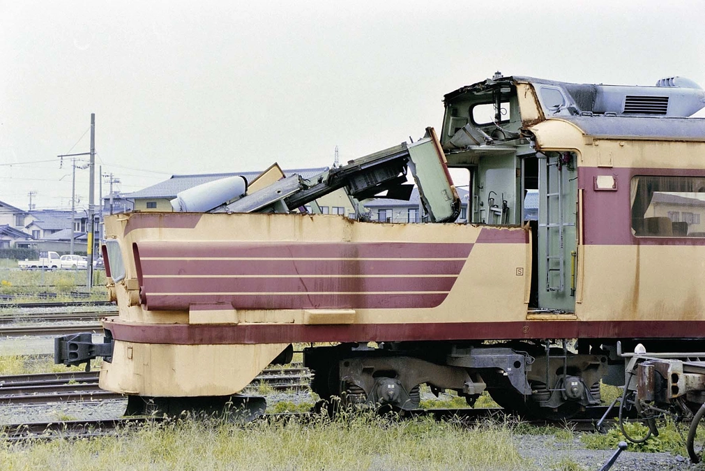 解体を目の当たりにして修理の方法を学ぶ