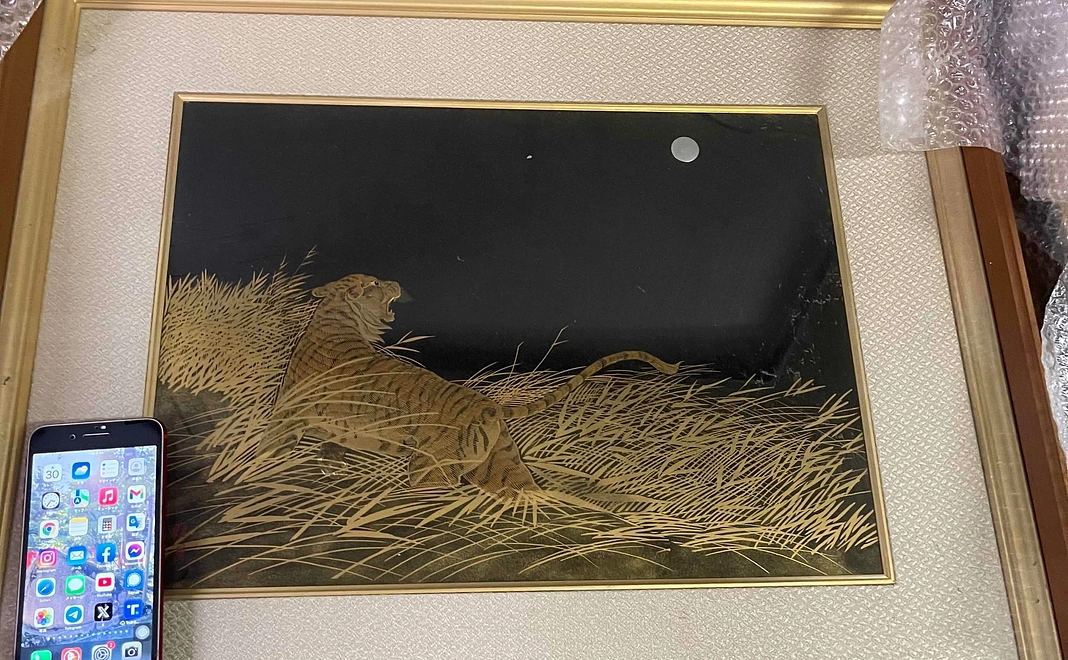 輪島塗　飾りパネル　“虎に満月” 高蒔絵