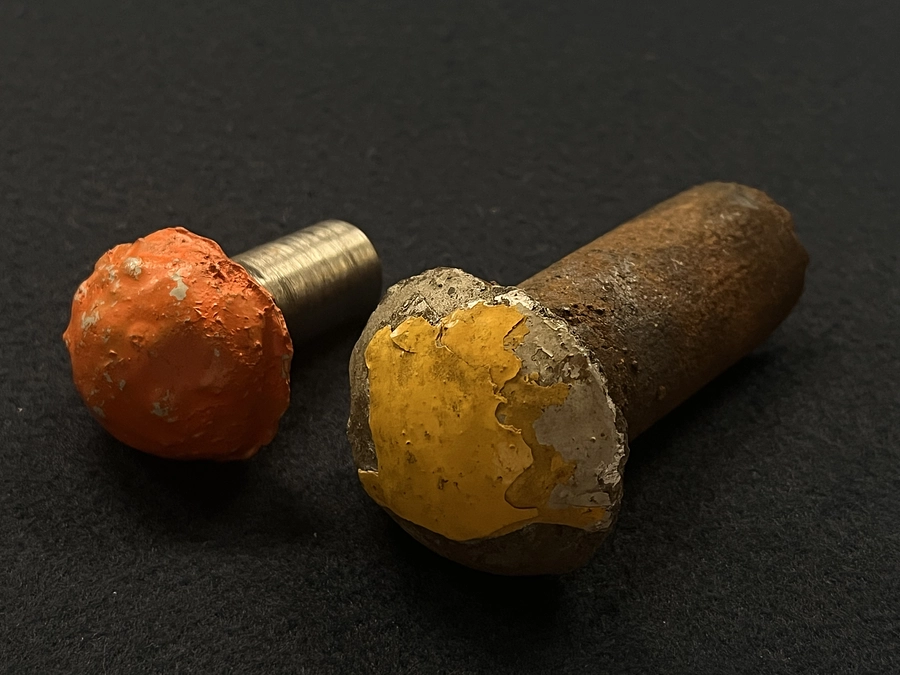 2つのタワーのリベット(図録掲載品より)