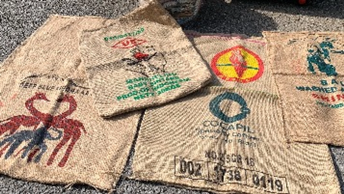 コーヒー豆やハチワレ堂様からたくさんの麻袋いただきました！