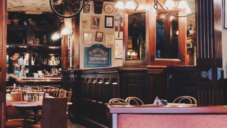 ヲタ女子が気軽に集える！おしゃべり弾む男装喫茶を開業したい！