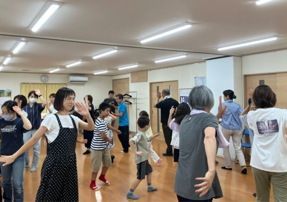 盆踊りの練習風景（とっても盛り上がりました！）