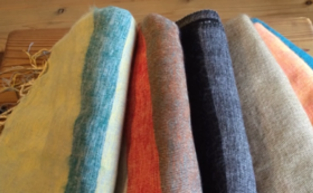 【ポカラ周辺の小中学校の什器設備を改善へ】ネパール製ショールで応援