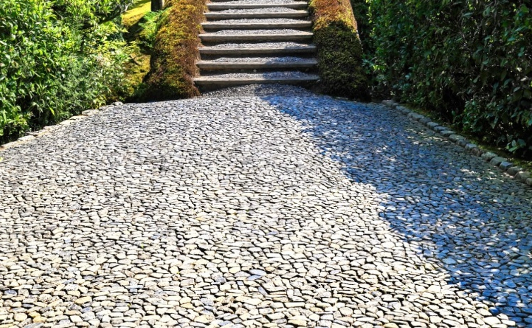 あられこぼしの参道の区画権（神門外）