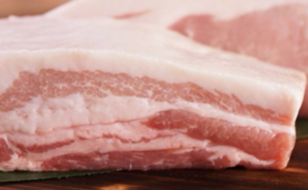 【おすすめ！！】キビまる豚セット+応援札を掲示