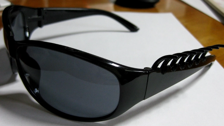 世界で一つ★クシつきサングラス製造販売 ★プレゼントあります★