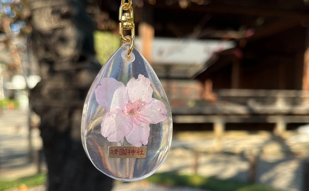 【限定品コース】神社の桜の花びらを入れたキーホルダー
