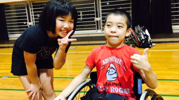 子供の「テニスをやりたい！」を応援！競技用車いすを無料貸出！