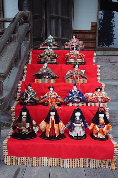 お雛様が飾られました