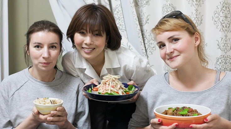 世界中の旅人と食卓を囲む”HOME VISIT”活性化プロジェクト!!