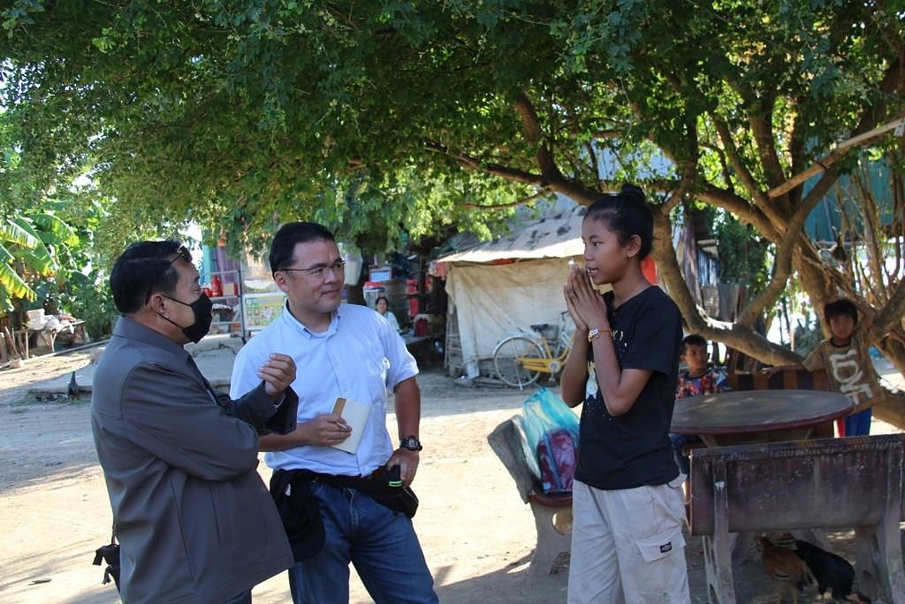 奨学生のニサちゃん、スレイ・ポブちゃん、スレイ・フォスちゃん