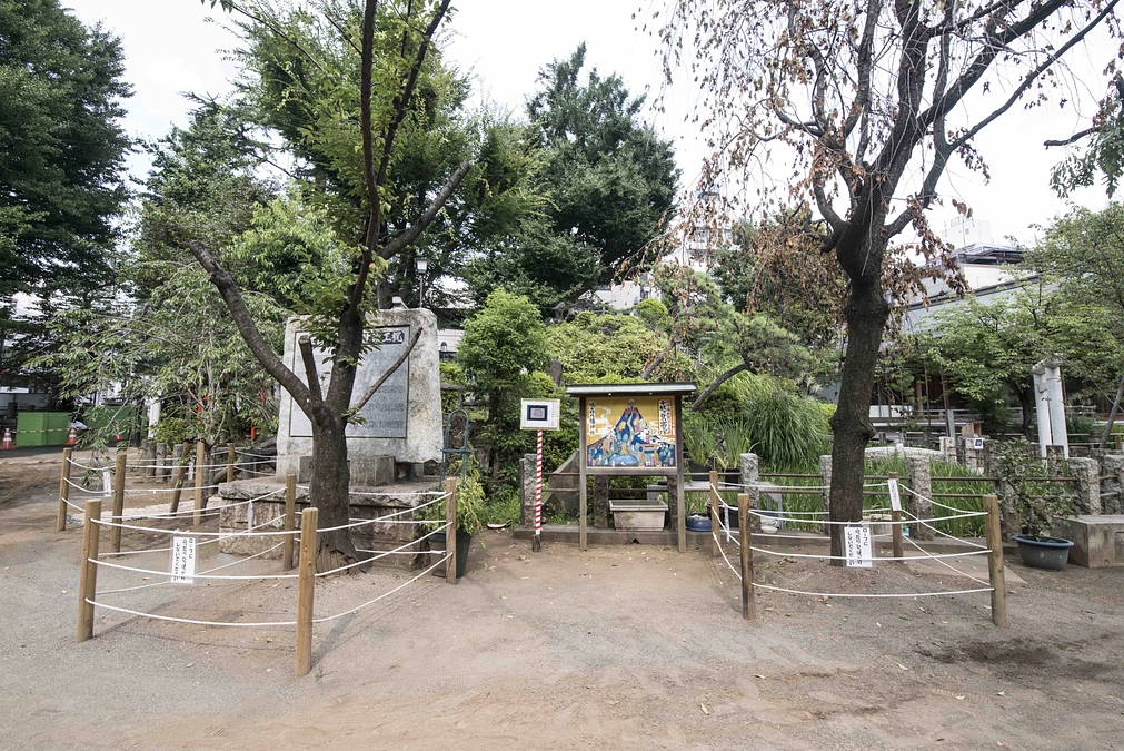 都内のおすすめ富士塚　その１（鳩森八幡神社にある富士塚）