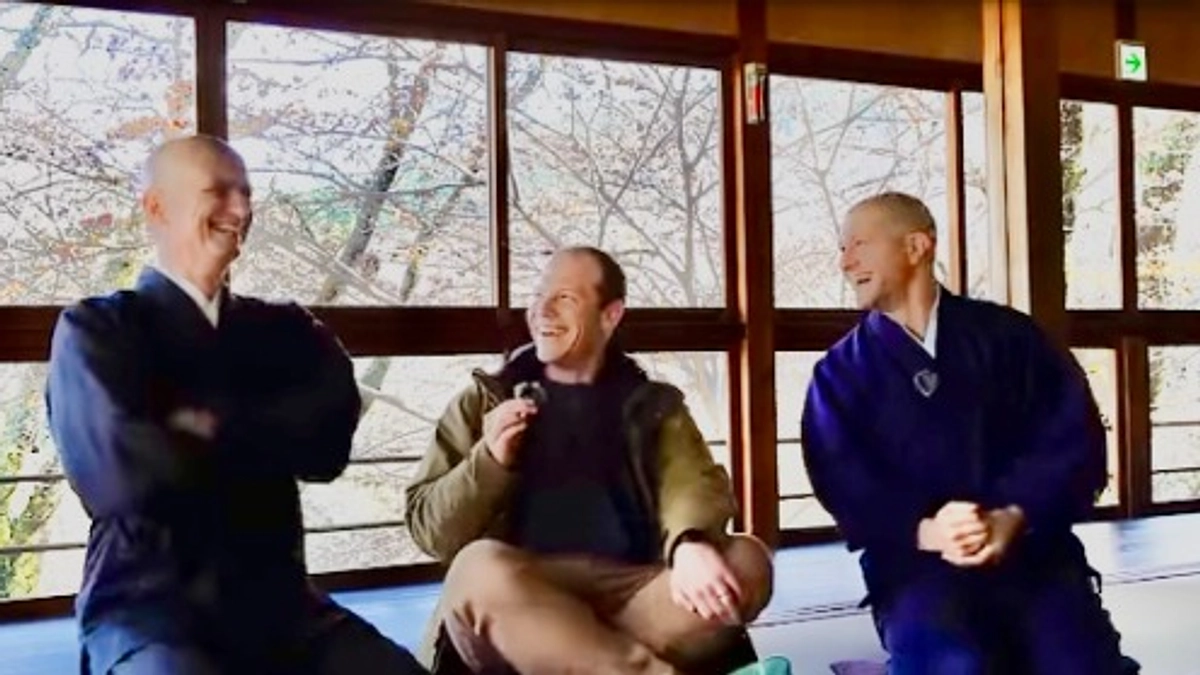 月のように、まどかな側面を観る