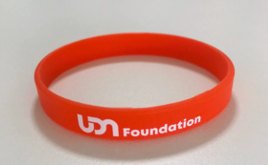 【チャリティグッズで応援】UDN Foundationサポーターの証：リストバンドをお届け