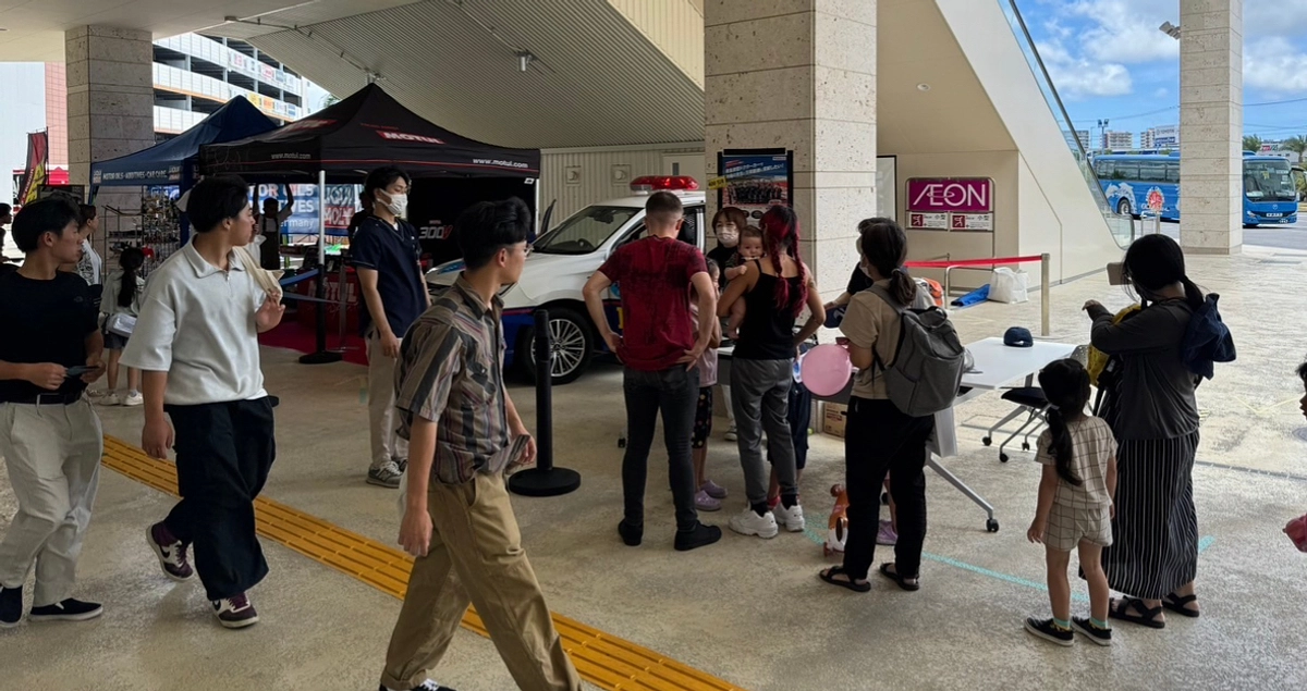 イーアス沖縄でドクターカー展示とクラファンPRイベントを行いました！