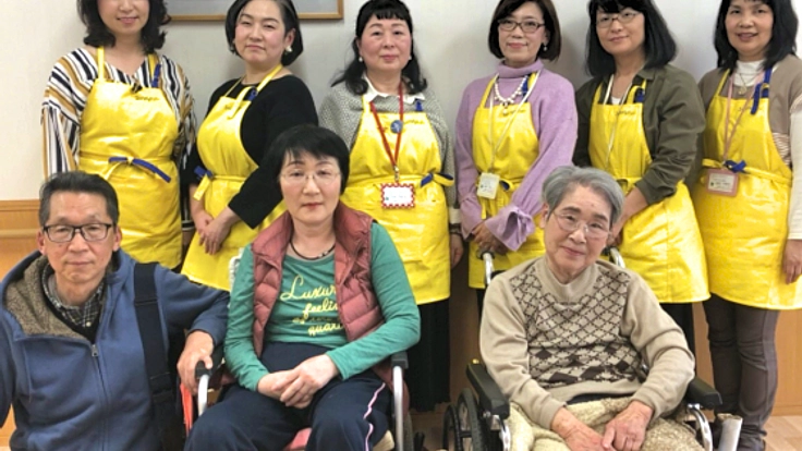 メイクで笑顔の花を咲かせたい！シニアメイクセラピー教本制作へ