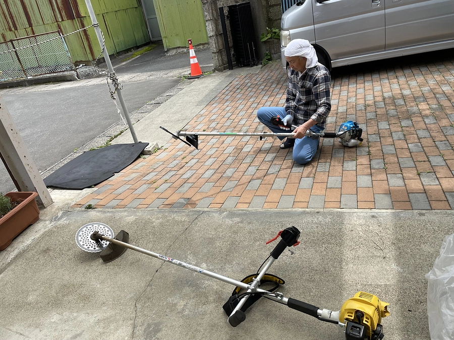 草刈り機の整備中❣️