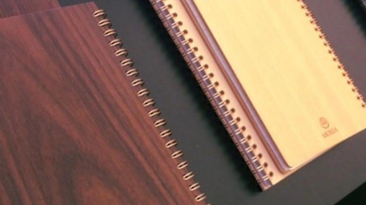 大切な方への贈り物に！木のノートに名前を刻印する機械を購入！