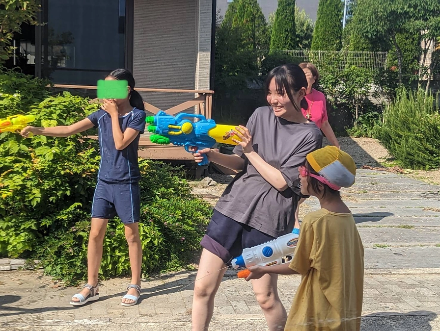 放課後子ども教室は「水鉄砲遊び」