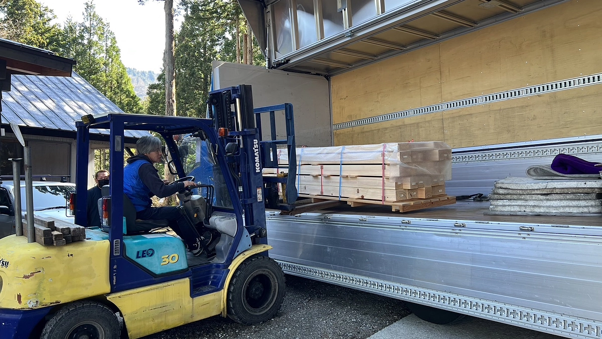 九州木材工業㈱さんからカキオフィスへ木材搬入！