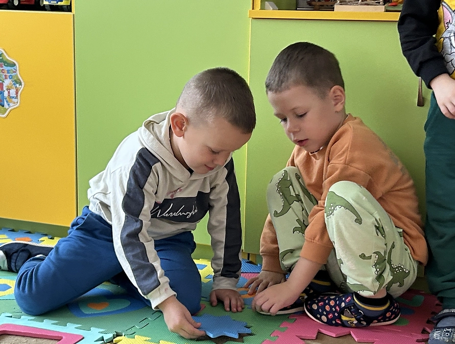 幼稚園に安定した電力を供給するための設備が取り付けられました