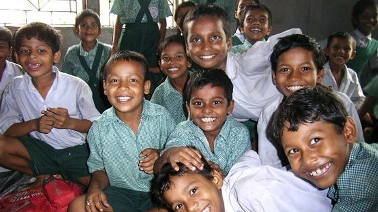 インドの貧困家庭の子どもに、健康支援と学用品を提供したい！