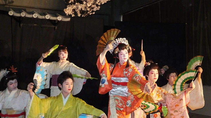 女歌舞伎！西東京で福祉ボランティア公演をして高齢者を支援する