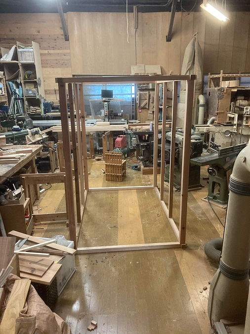 ＼木製の電話ブースこのように準備進んでいます！／