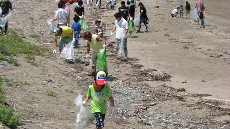愛知県渥美半島西の浜の清掃活動できれいな海を守る心を育みたい