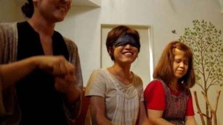 アイマスクを制作し、目が見えなくても映画を楽しめる体験を！