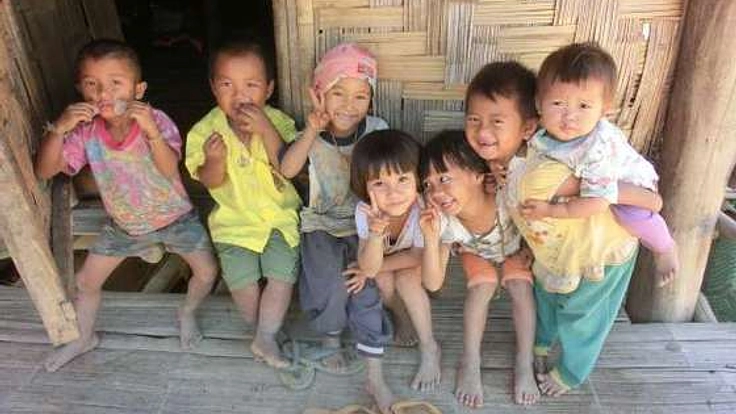 タイの山岳民族の貧しい家庭にトイレを作る!