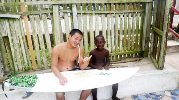 ガーナの子どもにサーフィンを通して海や環境の大切さを教えたい