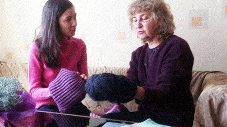 ブルガリアの女性が編む伝統的なニット作品を日本で広めたい！